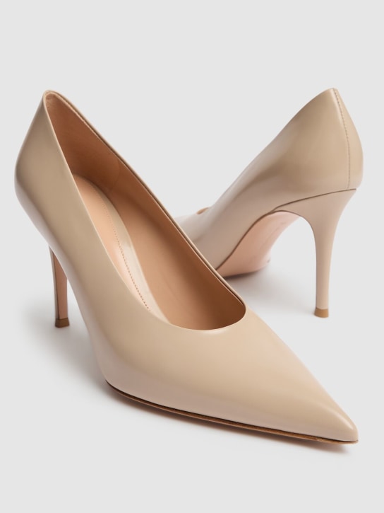 Gianvito Rossi: 85mm Tokio leather pumps - Beige - women_2 | Luisa Via Roma