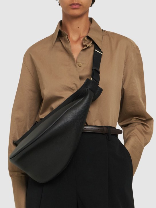 The Row: Large slouchy banana grain leather bag - Black - women_1 | Luisa Via Roma