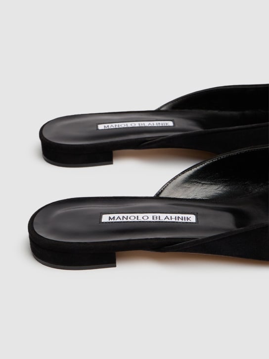 Manolo Blahnik: 10毫米“MAYSALE”麂皮穆勒鞋 - 黑色 - women_4 | Luisa Via Roma