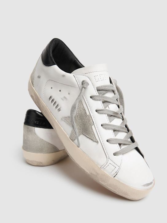 Golden Goose: Sneakers Super-Star in pelle e camoscio 20mm - Bianco/Nero - women_2 | Luisa Via Roma