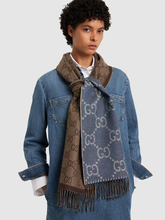 Gucci: Écharpe en maille de laine jacquard avec pampilles - Bleu Marine/Beige - women_1 | Luisa Via Roma