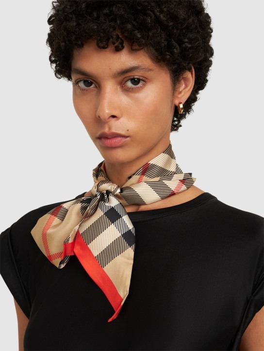 Burberry: Large vintage silk skinny scarf - Beige - women_1 | Luisa Via Roma