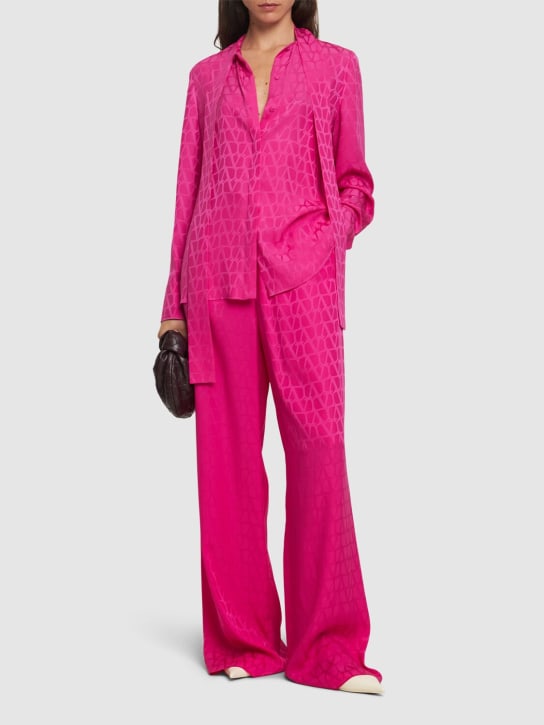 Valentino: Pantalon ample en satin de soie à logo en jacquard - Pink - women_1 | Luisa Via Roma