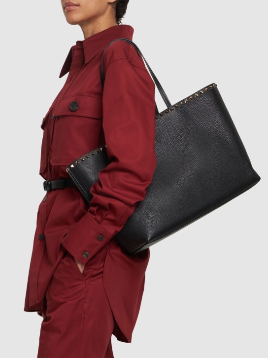Valentino Garavani: Large Rockstud leather tote - Black - women_1 | Luisa Via Roma