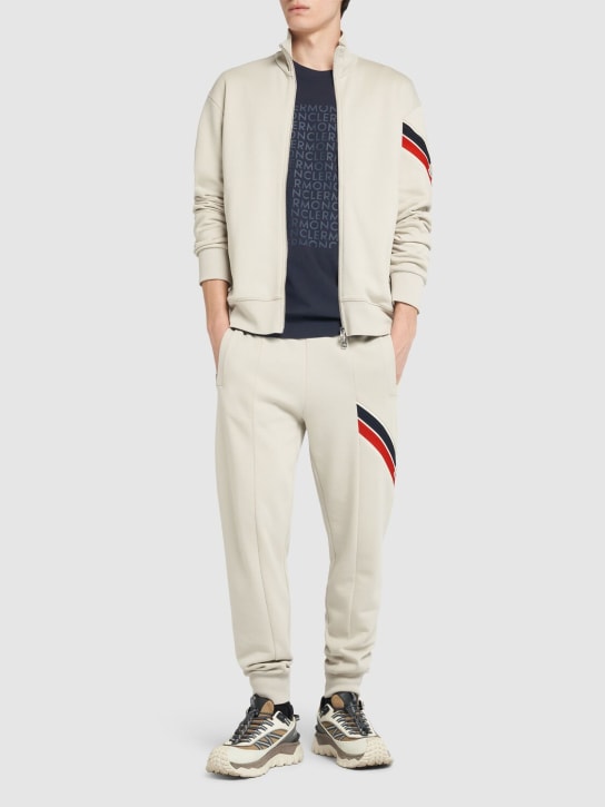 Moncler: Pantalones deportivos de algodón con tricolor - Gris Plata - men_1 | Luisa Via Roma