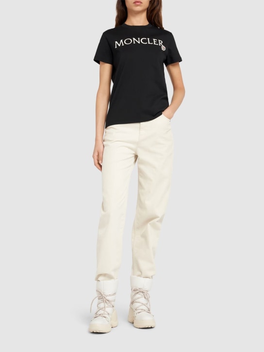 Moncler: Camiseta de algodón con logo bordado - Negro - women_1 | Luisa Via Roma