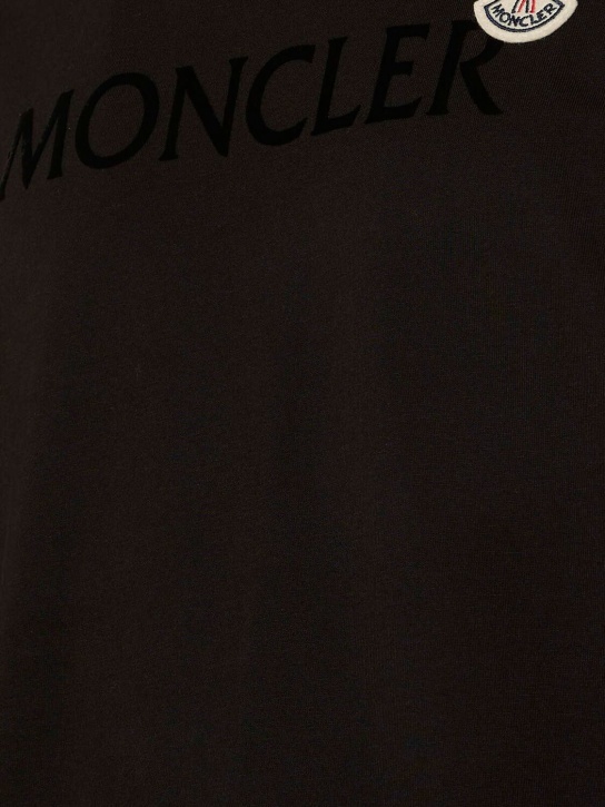 Moncler: Flocked logo cotton t-shirt - men_4 | Luisa Via Roma