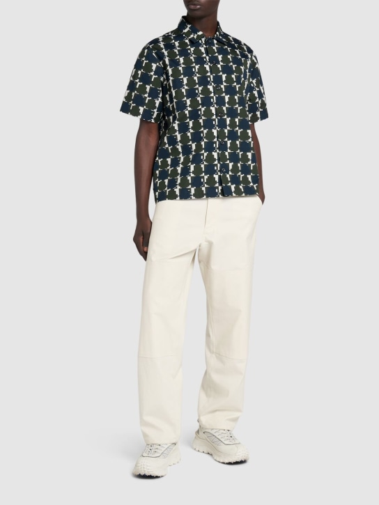 Moncler: Camisa de popelina de algodón estampada - Multicolor - men_1 | Luisa Via Roma