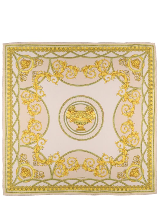 Versace: Pañuelo de sarga de seda estampada - Oro/Beige - women_0 | Luisa Via Roma