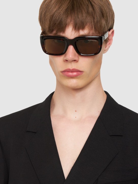 Alexander McQueen: AM0431S sunglasses - Havana/Brown - men_1 | Luisa Via Roma