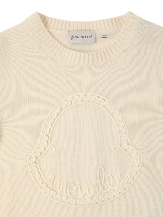 Moncler: Logo virgin wool & cashmere sweater - シルクホワイト - kids-girls_1 | Luisa Via Roma