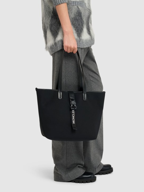 Moncler: Trick tech tote bag - 블랙 - women_1 | Luisa Via Roma