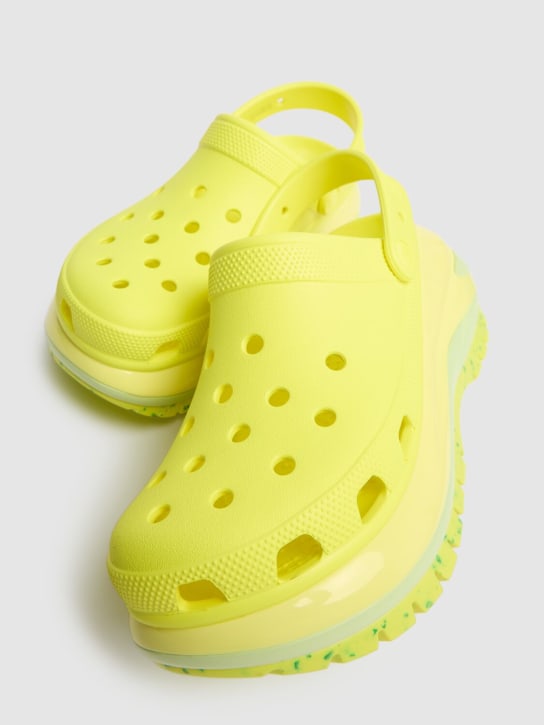 Crocs: Classic Mega Crush花园鞋 - 黄色 - women_1 | Luisa Via Roma