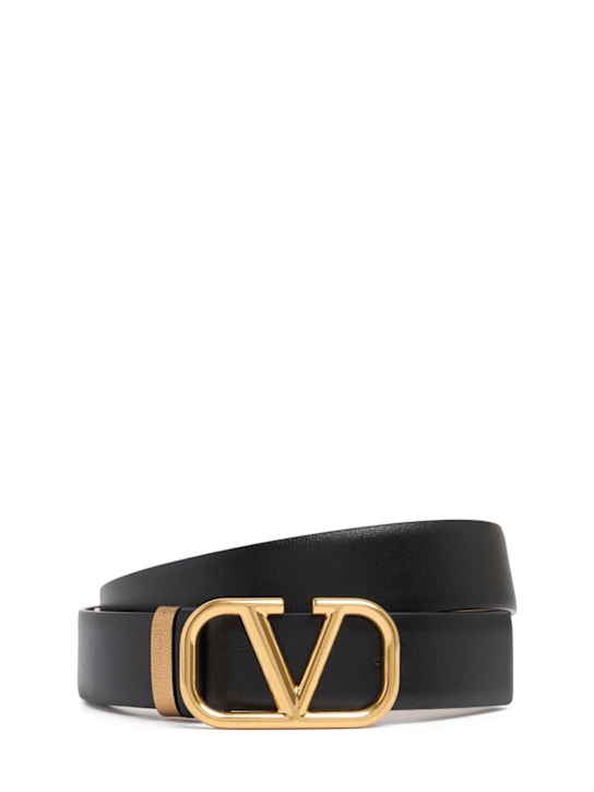 Valentino Garavani: Cintura reversibile V Logo in pelle 3cm - Nero/Ottone - women_0 | Luisa Via Roma