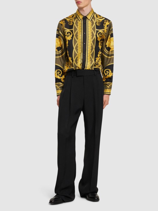 Versace: Camicia casual in twill di seta stampato - Nero/Oro - men_1 | Luisa Via Roma