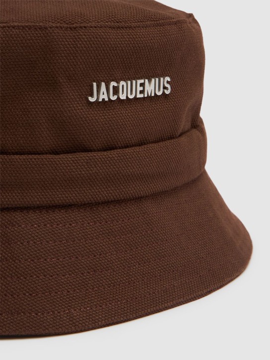 Jacquemus: Le Bob Gadjo棉质logo渔夫帽 - 棕色 - women_1 | Luisa Via Roma