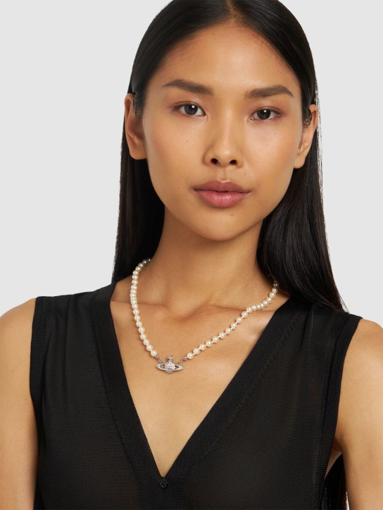 Vivienne Westwood: Man mini bas relief faux pearl necklace - women_1 | Luisa Via Roma
