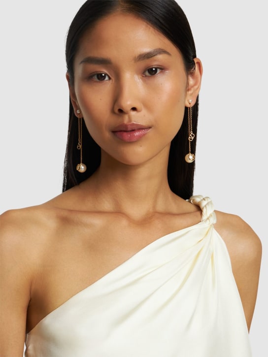 Valentino Garavani: V logo & faux pearl pendant earrings - Gold/White - women_1 | Luisa Via Roma