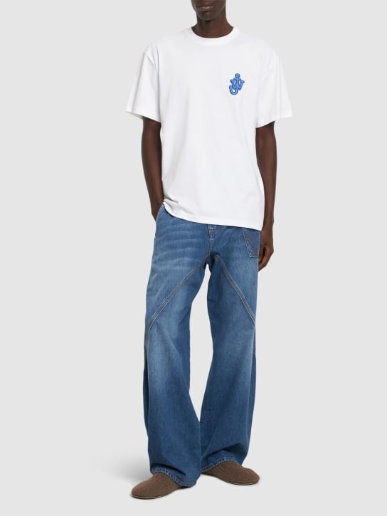 JW Anderson: T-Shirt aus Baumwolle mit Logo - Weiß - men_1 | Luisa Via Roma