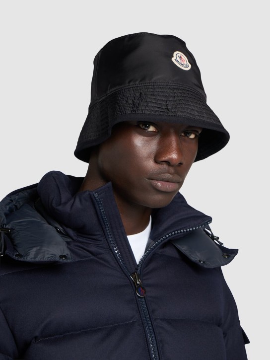 Moncler: Cappello bucket in misto lana vergine con logo - Blu - men_1 | Luisa Via Roma