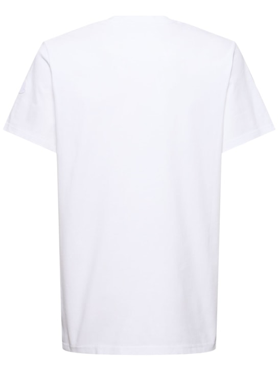 Moncler: Logo cotton jersey t-shirt - men_4 | Luisa Via Roma