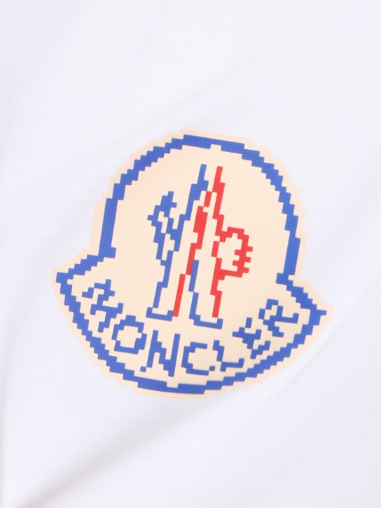 Moncler: Logo cotton jersey t-shirt - men_3 | Luisa Via Roma