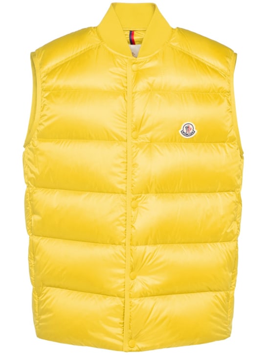 Moncler: Piumino smanicato Serot in nylon - Giallo - men_0 | Luisa Via Roma