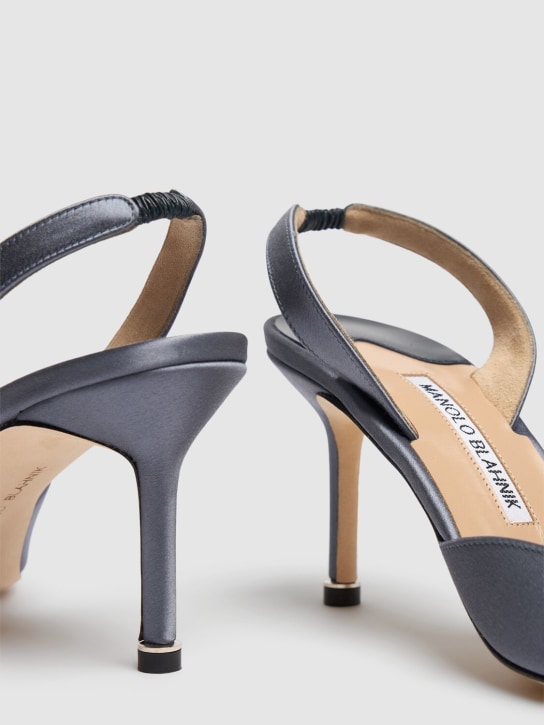 Manolo Blahnik: 70毫米“HANGISLI”绸缎露跟高跟鞋 - London Grey - women_3 | Luisa Via Roma