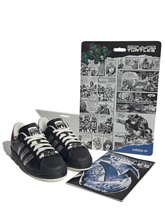 adidas Originals: Sneakers TMNT Shelltoe Shredder - Negro/Plata - women_1 | Luisa Via Roma