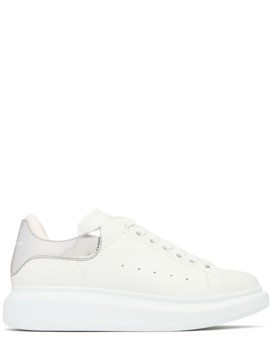 Alexander McQueen: 45mm Leather sneakers - Beyaz/Gümüş - women_0 | Luisa Via Roma