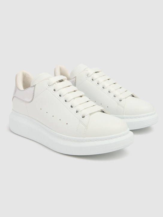 Alexander McQueen: 45mm hohe Sneakers aus Leder - Weiß/Silber - women_1 | Luisa Via Roma