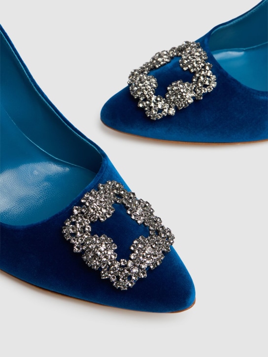 Manolo Blahnik: 105毫米“HANGISI”装饰天鹅绒高跟鞋 - 蓝色 - women_3 | Luisa Via Roma