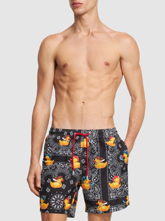 Mc2 Saint Barth: Ducky pirate print light swim shorts - 블랙/옐로우 - men_1 | Luisa Via Roma