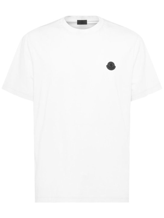 Moncler: Logo贴片轻量棉质T恤 - 白色 - men_0 | Luisa Via Roma