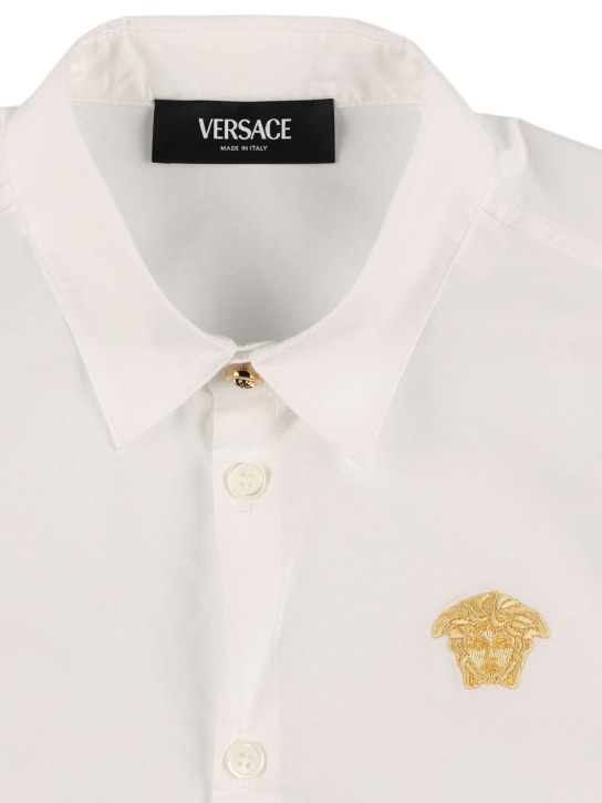 Versace: Hemd aus Baumwollpopeline mit gesticktem Logo - Weiß - kids-boys_1 | Luisa Via Roma