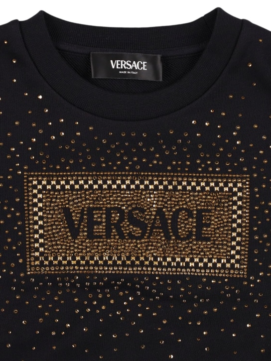 Versace: Felpa cropped in cotone con decorazioni - Nero - kids-girls_1 | Luisa Via Roma