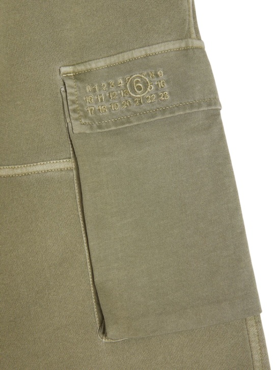 MM6 Maison Margiela: Pantaloni cargo in gabardina di cotone - Verde - kids-girls_1 | Luisa Via Roma