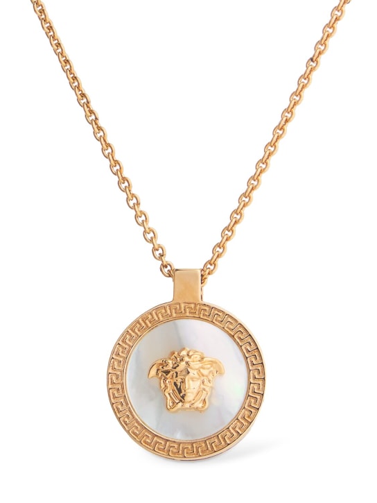 Versace: Medusa mother of pearl logo necklace - Altın/Beyaz - women_0 | Luisa Via Roma