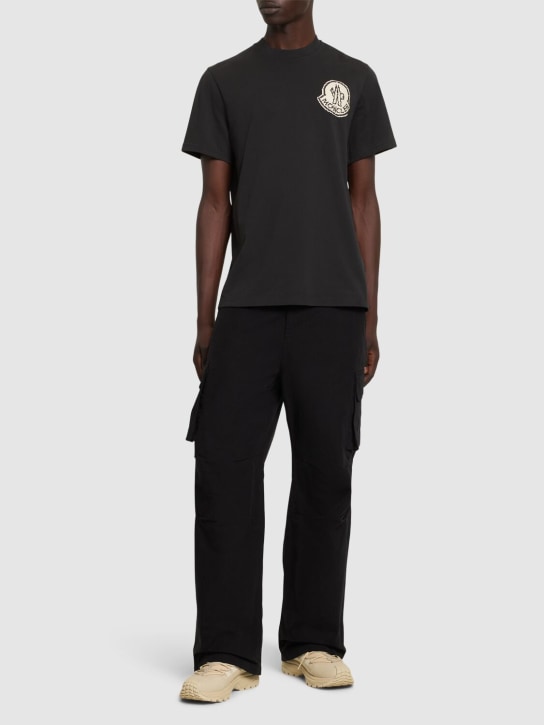 Moncler: T-shirt in jersey di cotone con logo - Smoky Black - men_1 | Luisa Via Roma