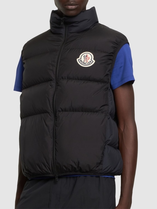 Moncler: Piumino smanicato Almaz in nylon super leggero - Nero - men_2 | Luisa Via Roma