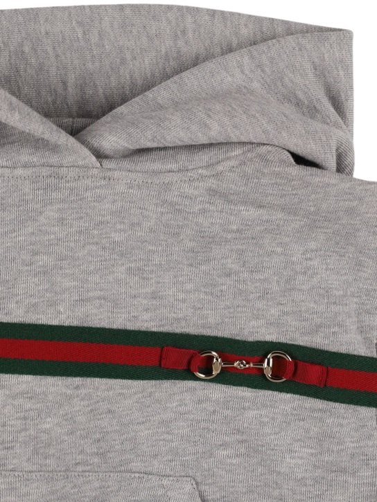 Gucci: Hoodie aus Baumwolle mit Web-Logo - Hellgrau - kids-boys_1 | Luisa Via Roma