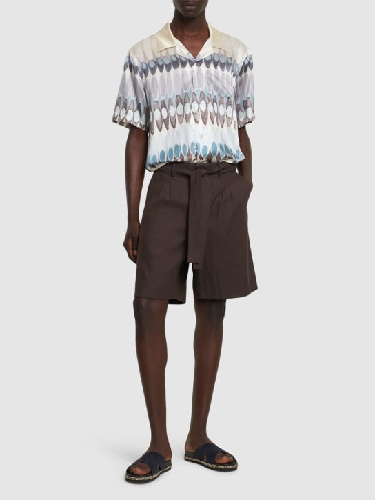 Commas: Tailored linen blend shorts - Chocolate - men_1 | Luisa Via Roma