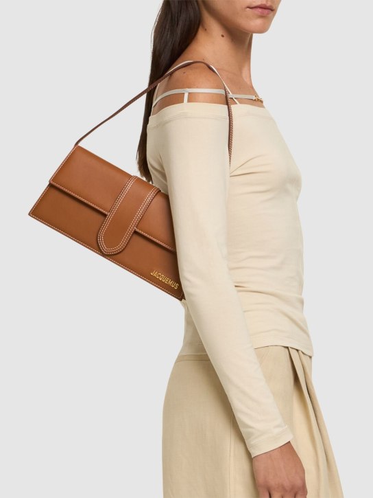 Jacquemus: Le Bambino Long leather shoulder bag - Light Brown - women_1 | Luisa Via Roma