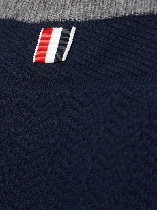 Thom Browne: Suéter de cuello redondo - Azul Marino - men_1 | Luisa Via Roma