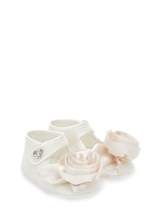 Monnalisa: 花朵装饰绸缎芭蕾平底鞋 - 白色 - kids-girls_1 | Luisa Via Roma