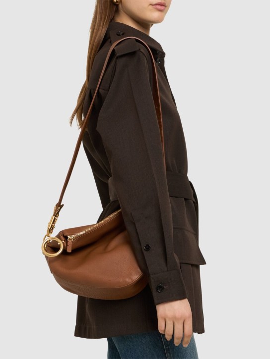 Burberry: Petit sac porté épaule en cuir Knight - Hazel - women_1 | Luisa Via Roma