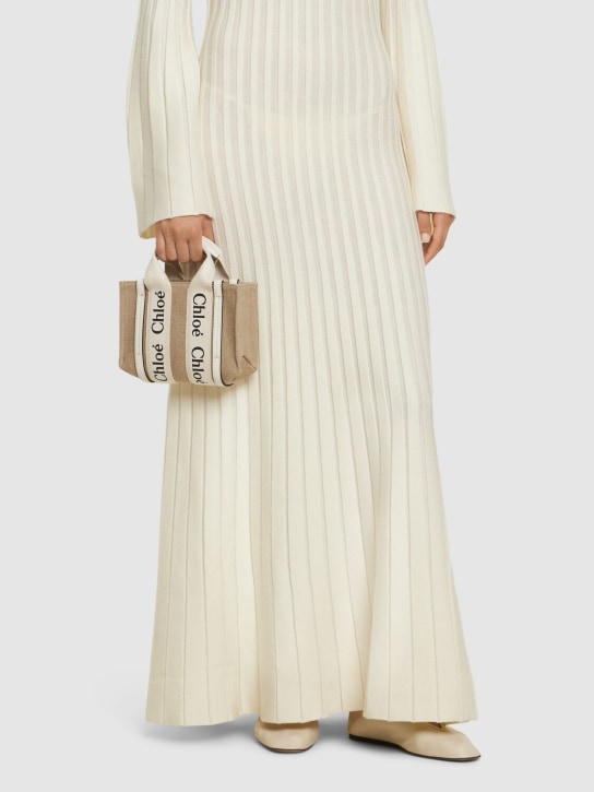 Chloé: Mini Woody linen top handle bag - Beige/White - women_1 | Luisa Via Roma