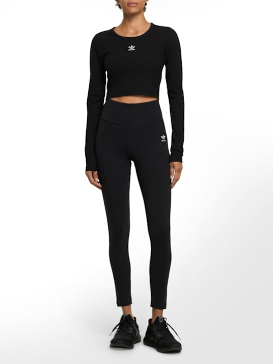 adidas Originals: Bauchfreies, langärmeliges T-Shirt „Essentials“ - women_1 | Luisa Via Roma