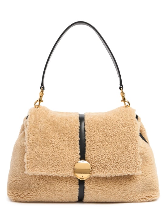 Chloé: Schultertasche aus Shearling „Penelope“ - Sweet Beige - women_0 | Luisa Via Roma