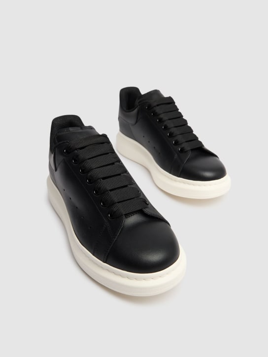 McQueen: Sneakers Oversized in pelle - Nero - men_2 | Luisa Via Roma